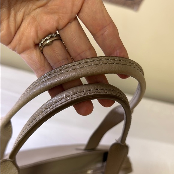 Marc Jacobs Tan Shoulder Bag with Embossed Logo - Picture 11 of 16